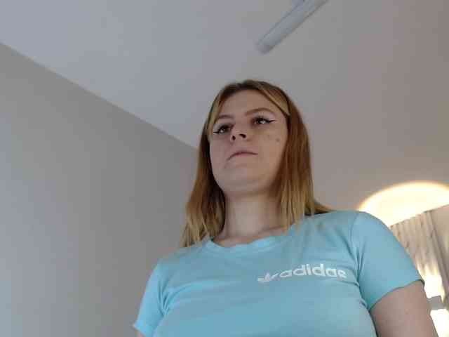 Emma-Blonde webcam