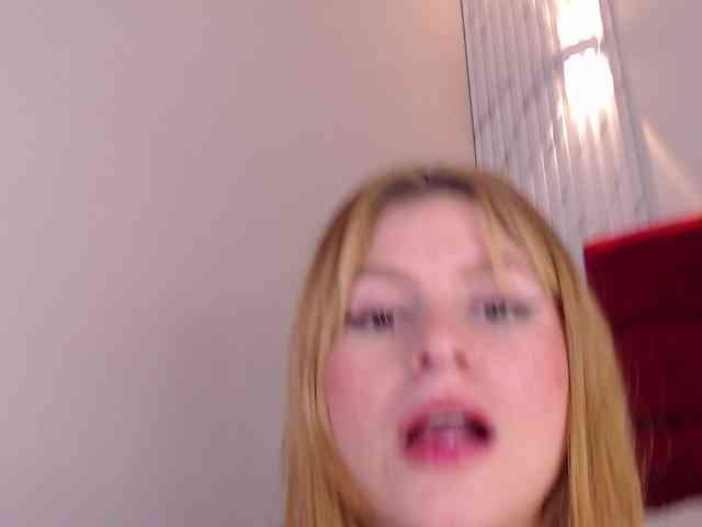Emma-Blonde webcam