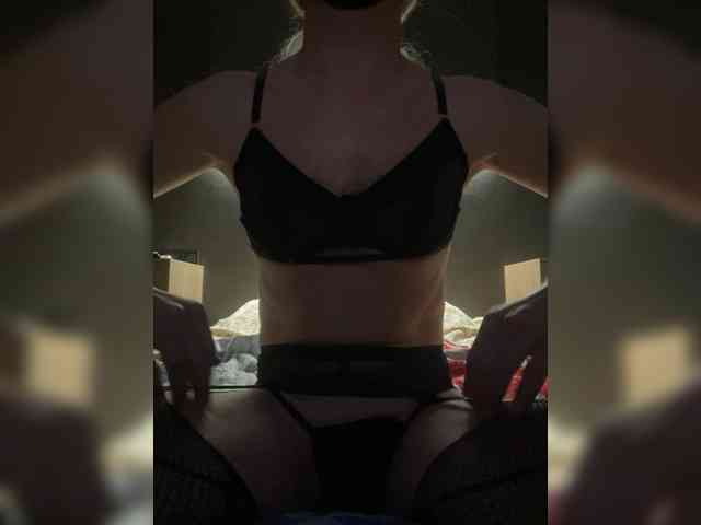 Skromny-23 Live Webcam on BongaCams