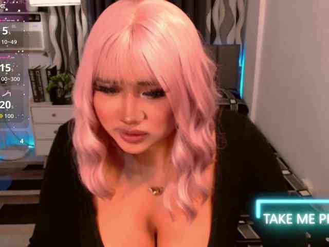 TsGiganticSelfsu... Live Webcam on BongaCams