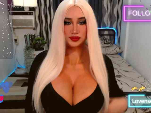 TsGiganticSelfsu... Live Webcam on BongaCams