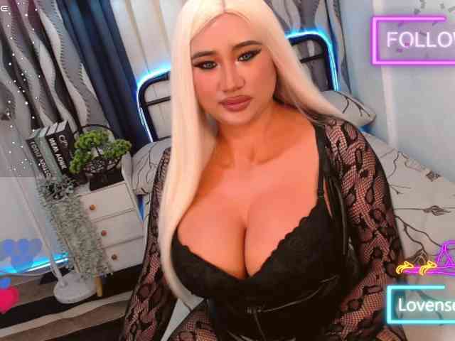 TsGiganticSelfsu... Live Webcam on BongaCams