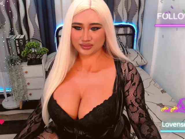 TsGiganticSelfsu... Live Webcam on BongaCams