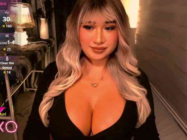 Madisson Lexi (21, Asian Trans Model) performing ass fucking.