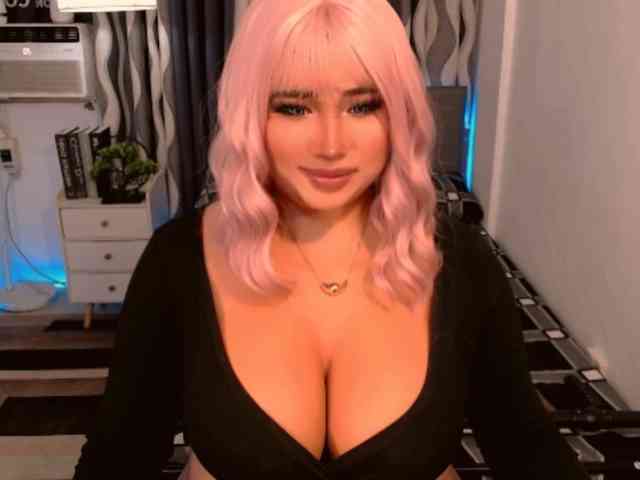 TsGiganticSelfsu... Live Webcam on BongaCams