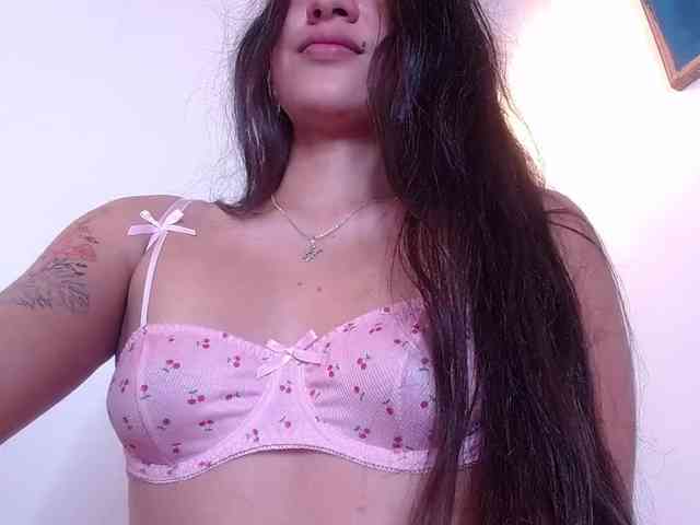 GOODGIRLYUMMM webcam