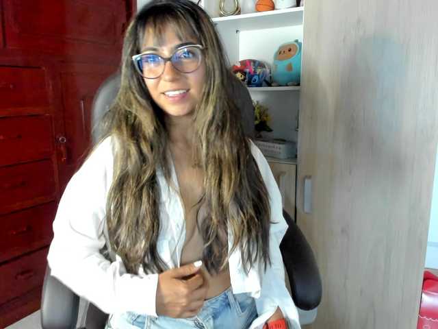 Isabella221's BongaCams show and profile