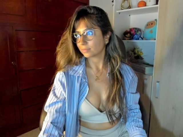 Isabella221's BongaCams show and profile