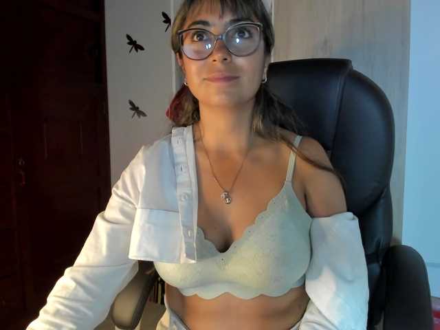 Isabella221's BongaCams show and profile