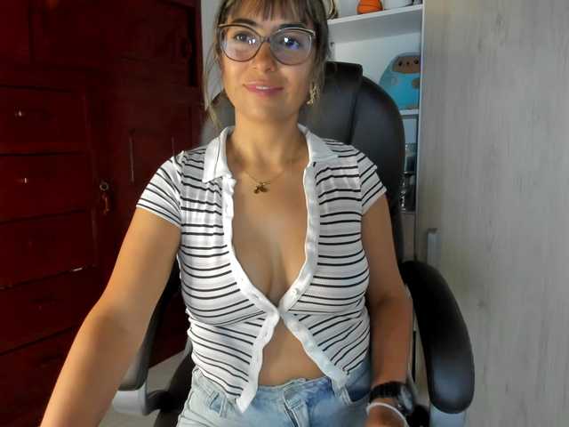 Isabella221's BongaCams show and profile