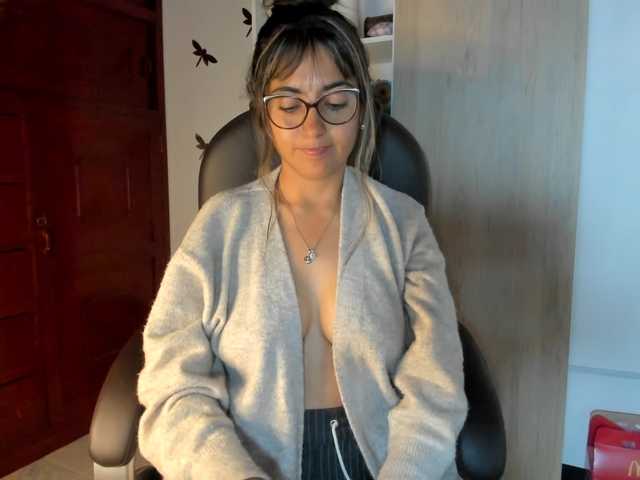 Isabella221's BongaCams show and profile