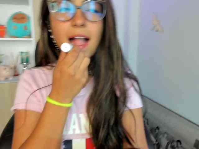 Isabella221 webcam