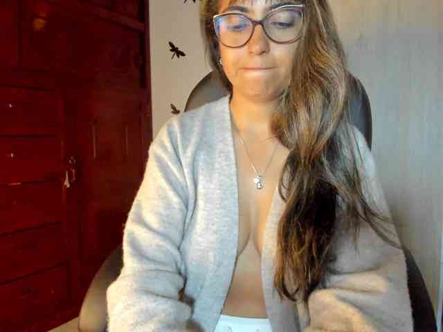 Isabella221 webcam