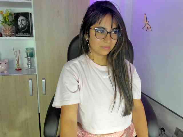Isabella221 webcam