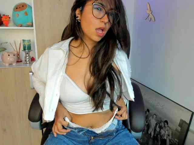 Isabella221 webcam