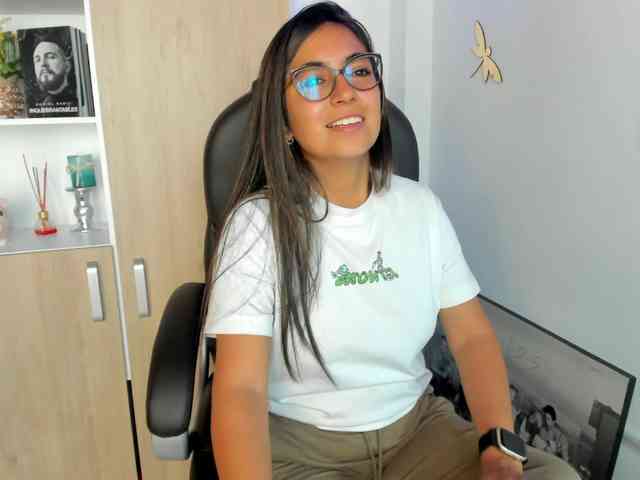 Isabella221 webcam
