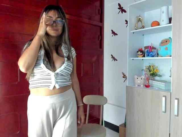 Isabella221 Live Webcam on BongaCams
