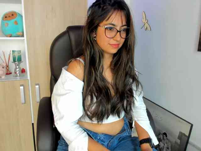 Isabella221 webcam