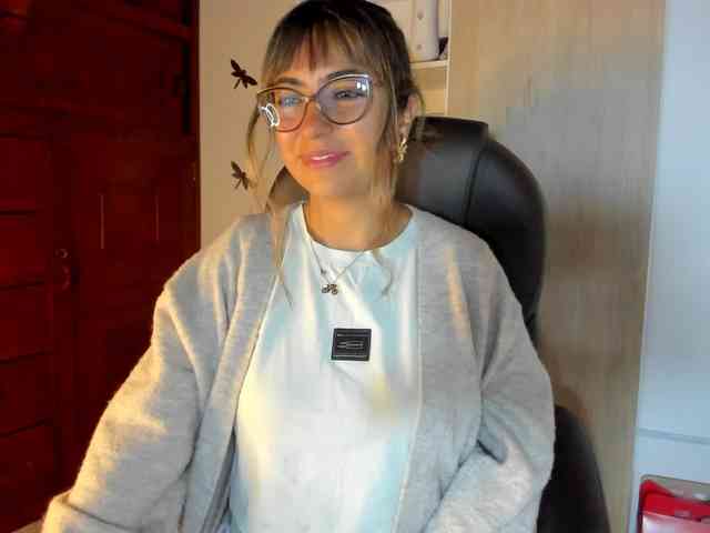 Isabella221 webcam