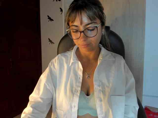 Isabella221 webcam