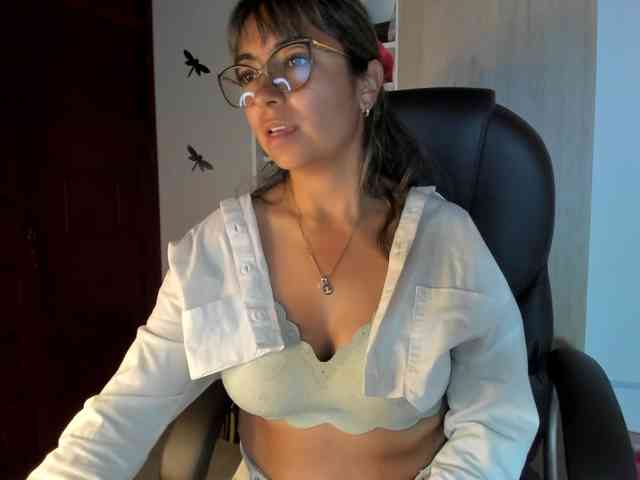 Isabella221 webcam
