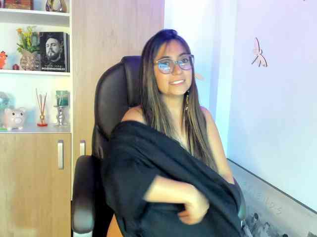 Isabella221 webcam