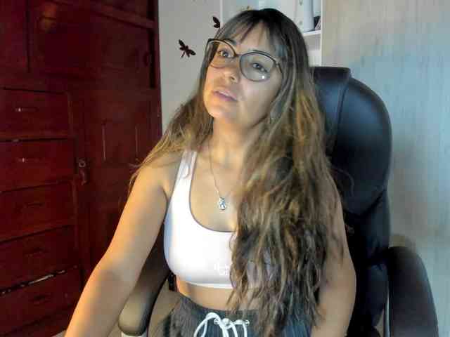 Isabella221 webcam
