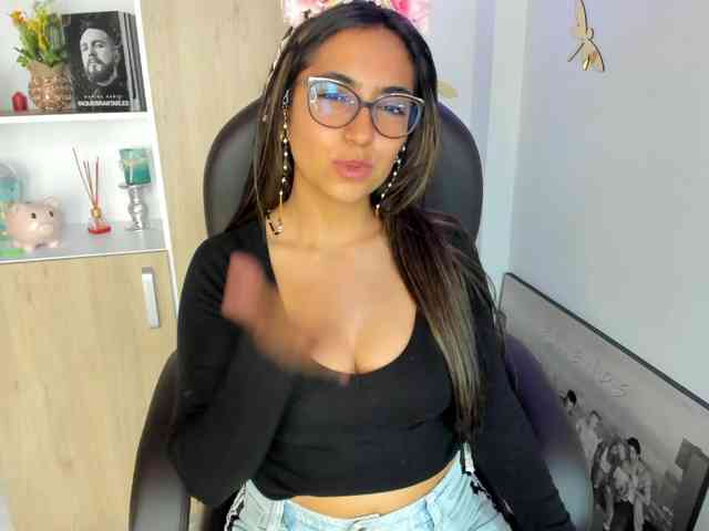 Isabella221 webcam