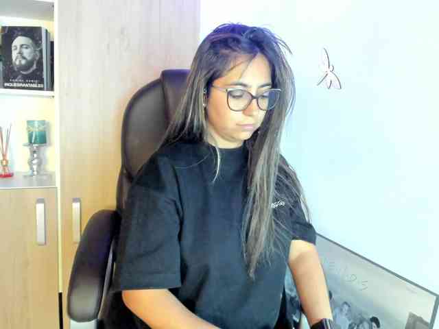 Isabella221 webcam