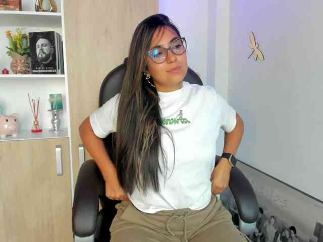 Isabella221 webcam