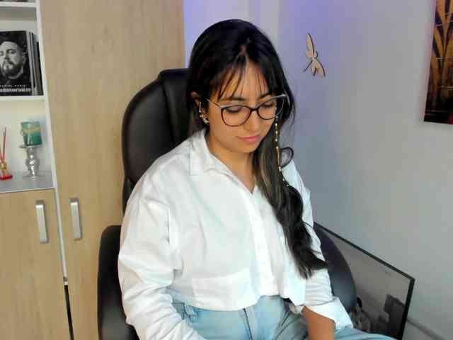 Isabella221 webcam