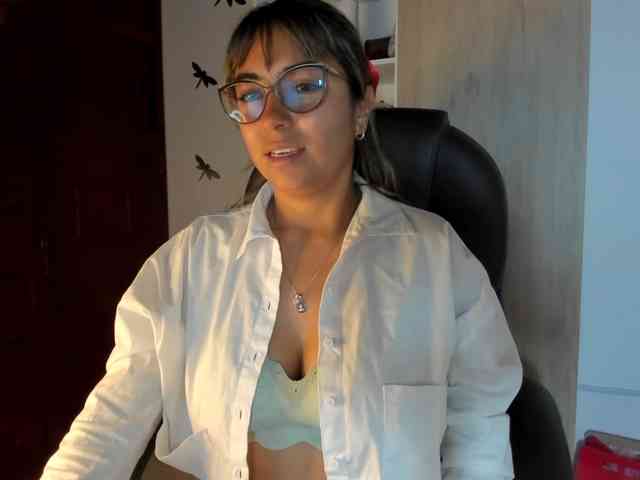 Isabella221 webcam