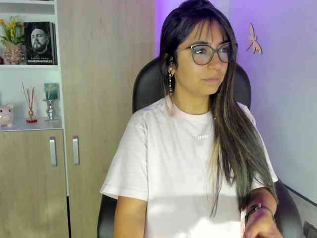 Isabella221 webcam