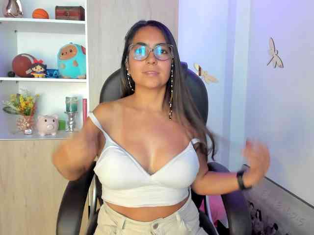 Isabella221 webcam