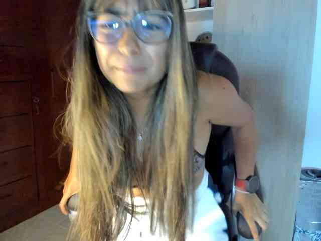 Isabella221 webcam