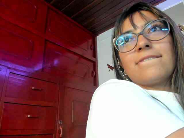 Isabella221 webcam