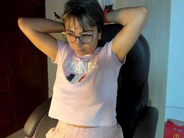 Isabella221 webcam