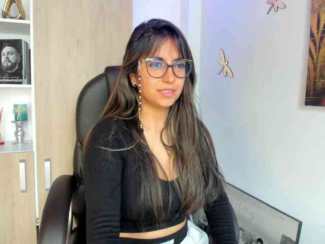Isabella221 webcam
