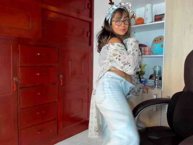 Isabella221 webcam