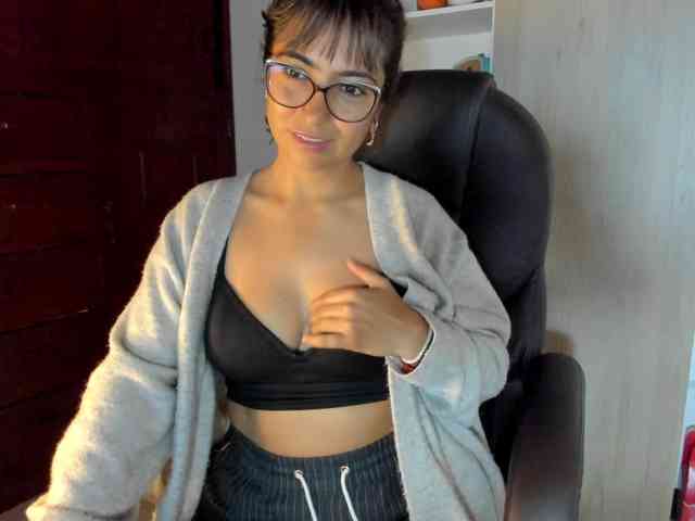 Isabella221 webcam