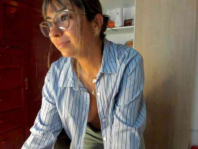 Isabella221 webcam