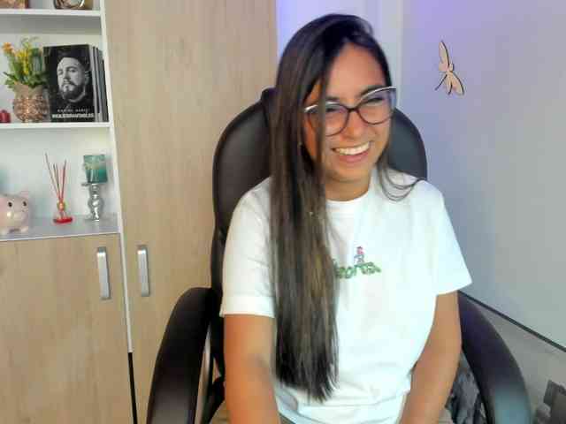 Isabella221 webcam