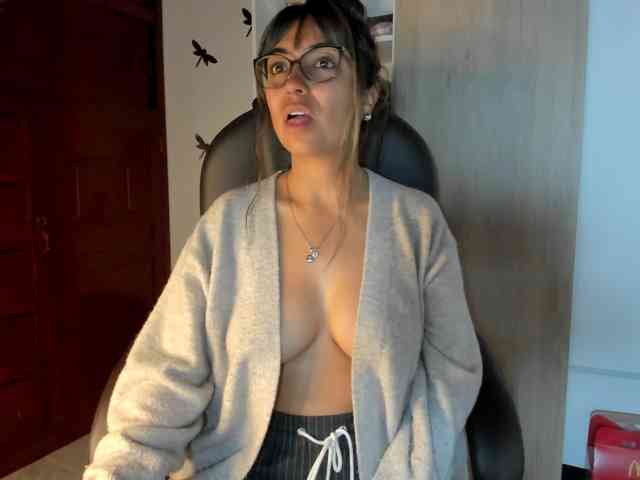 Isabella221 webcam