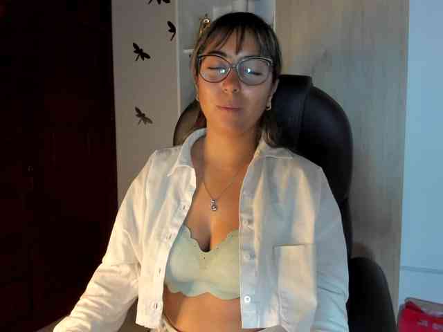 Isabella221 webcam