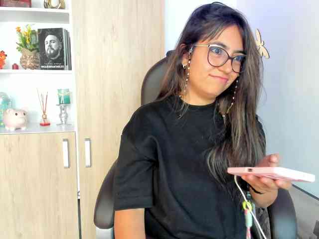 Isabella221 webcam