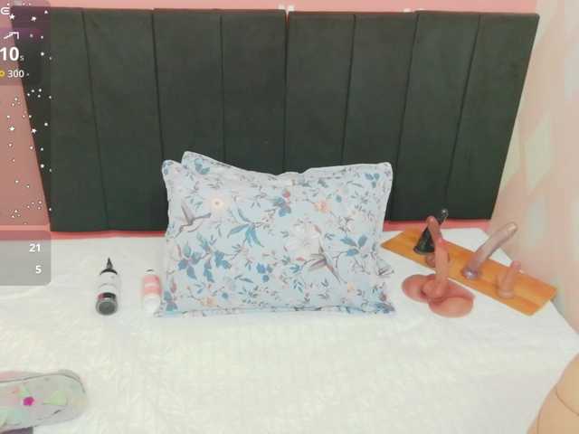 kinkyhousewifee's BongaCams show and profile