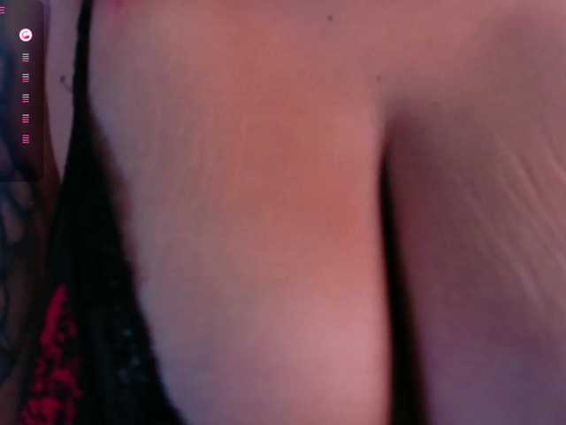 kinkyhousewifee's BongaCams show and profile