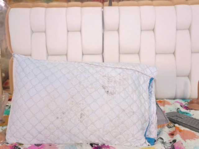 kinkyhousewifee's BongaCams show and profile