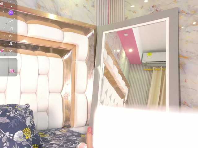 kinkyhousewifee's BongaCams show and profile