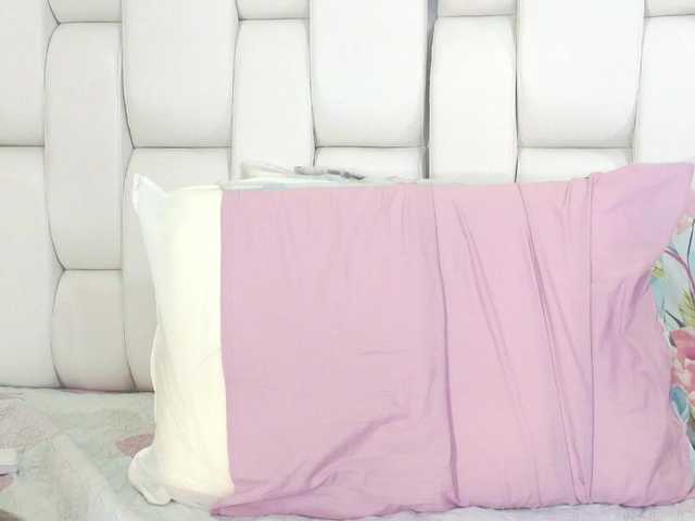 kinkyhousewifee's BongaCams show and profile